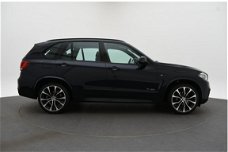 BMW X5 - xDrive30d High Exe M-Sport/Led/Carbon/Trekhaak(elk)Navigatie/NAP/Nederlandse auto Complete
