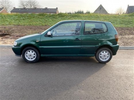 Volkswagen Polo - 1.6 APK 11-03-2020 Zeer lage km stand met NAP - 1