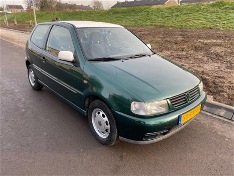 Volkswagen Polo - 1.6 APK 11-03-2020 Zeer lage km stand met NAP - 1