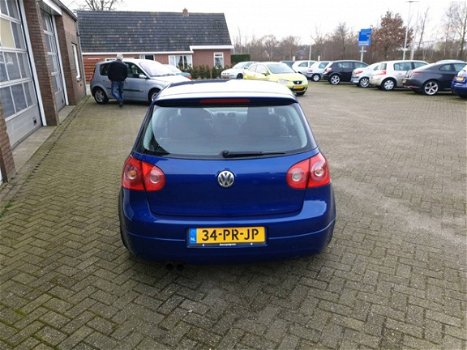 Volkswagen Golf - 