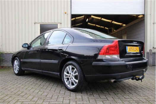 Volvo S60 - 2.3 T-5 250 PK / Automaat / Youngtimer / Navigatie - 1