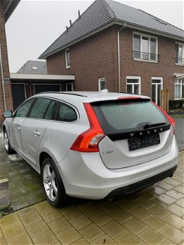 Volvo V60 - 1.6 T3 Momentum 150pk 2011 NAVI/LEDER - 1