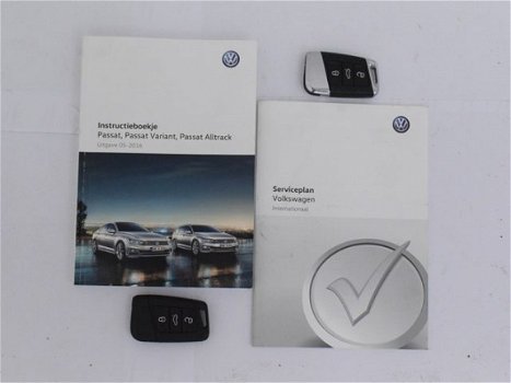 Volkswagen Passat - 1.6 TDI 120pk Connected Series | NAVI | ECC | PDC | AGR | TREKHAAK - 1