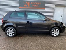 Volkswagen Polo - 1.2-12V Trendline *CRUISE*STOELVERW.*AIRCO*STUURBEKR.*LM. VELGEN*ELEKTR. RAMEN