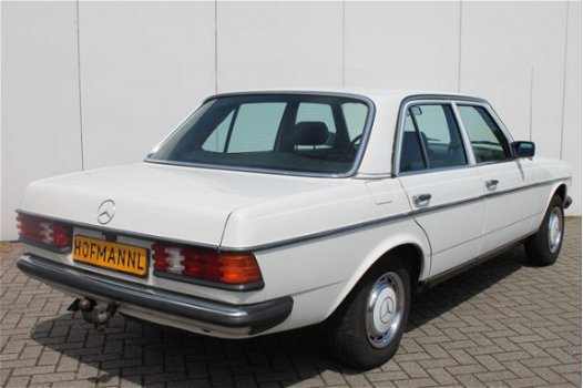 Mercedes-Benz 200-serie - 200 D 2.0 - 1