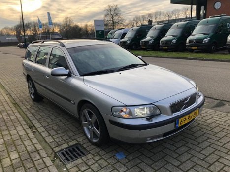 Volvo V70 - 2.4 T Comfort Line 1 maand garantie top auto nieuwe distributie/apk/alle rekeningen er b - 1