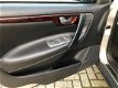 Volvo V70 - 2.4 T Comfort Line 1 maand garantie top auto nieuwe distributie/apk/alle rekeningen er b - 1 - Thumbnail