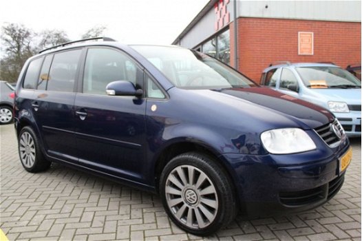 Volkswagen Touran - 1.6-16V FSI Trendline | AIRCO | TREKHAAK | PARROT - 1