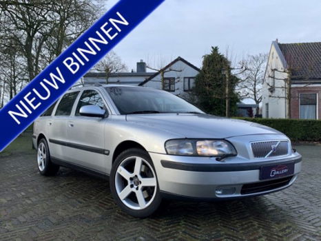 Volvo V70 - 2.3 T-5 Comfort Line, Automaat, Panorama, Leer, Nieuw apk - 1