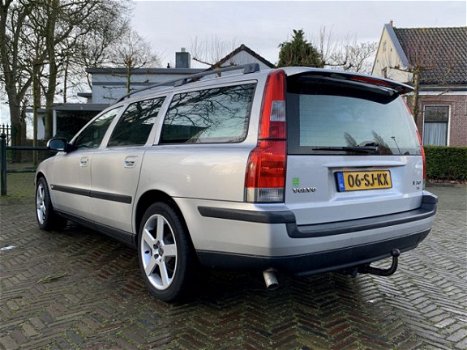 Volvo V70 - 2.3 T-5 Comfort Line, Automaat, Panorama, Leer, Nieuw apk - 1