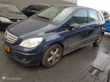 Mercedes-Benz B-klasse - 200 CDI met kapotte automaat - 1