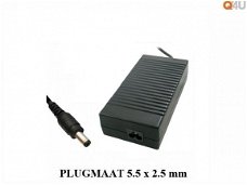 Q24U voeding 18,v 6.5a 19v 6.3a 120 watt, 5.5 x 2.5 mm