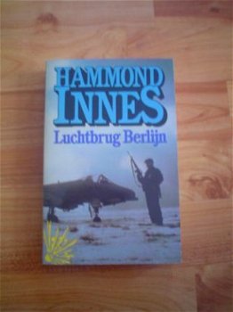 paperbacks en pockets door Hammond Innes - 2