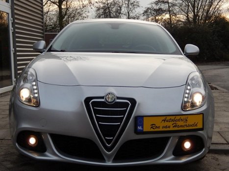 Alfa Romeo Giulietta - 1.4 T Distinctive *LEDER*NAVI*170PK - 1