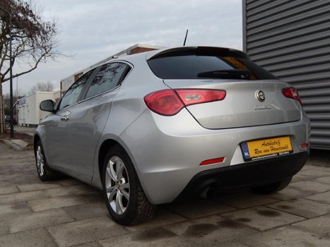 Alfa Romeo Giulietta - 1.4 T Distinctive *LEDER*NAVI*170PK - 1