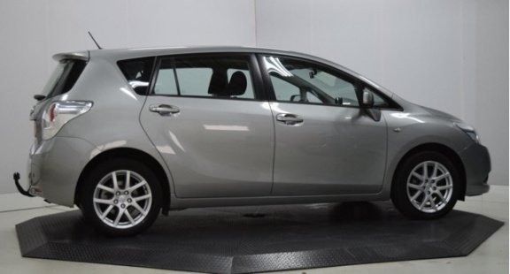 Toyota Verso - 1.6 VVT-i Business Navi, Clima, Camera, Cruise, Trekhaak, Pano dak - 1