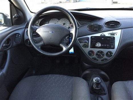 Ford Focus - 1.6-16V Trend, AIRCO, ELEK-RAMEN, RADIO-CD-MP3-USB-AUX, CENT-VERGRENDELING, TREKHAAK - 1