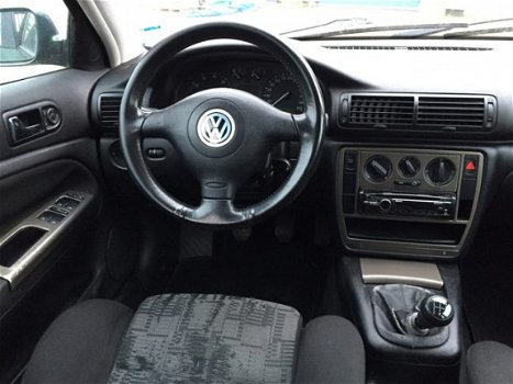 Volkswagen Passat Variant - 1.8-5V Trendline, APK TOT 06-12-2020, AIRCO, 4X ELEK-RAMEN, RADIO-CD-MP3 - 1