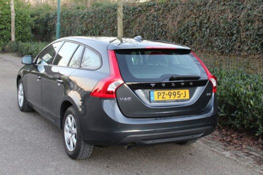 Volvo V60 - 1.6 D2 Kinetic | CLIMA | NAVI | PARKEERSENSOREN - 1