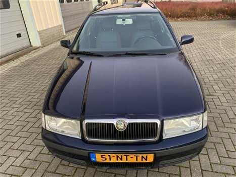 Skoda Octavia Combi - 1.6 Kompas - 1