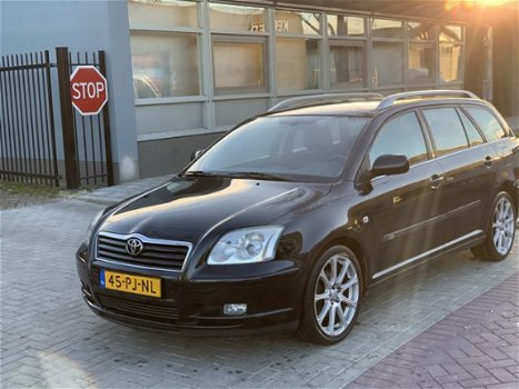 Toyota Avensis Wagon - 2.0 VVTi Linea Sol - 1