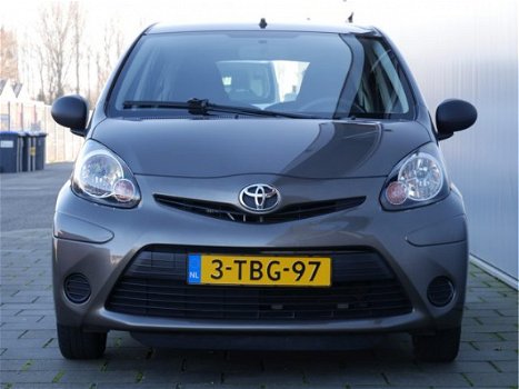 Toyota Aygo - 1.0 68pk VVT-i Now 5-deurs Airco - 1