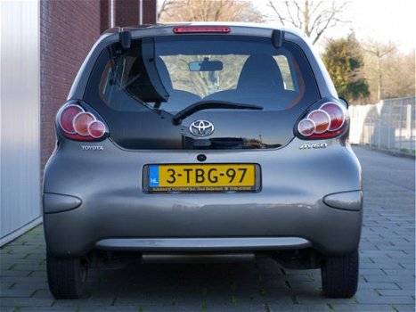 Toyota Aygo - 1.0 68pk VVT-i Now 5-deurs Airco - 1