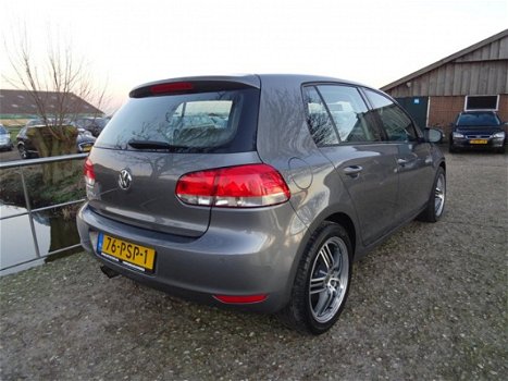 Volkswagen Golf - 1.4 TSI Trendline Autom + Clima + PDC Nu € 6.975, - 1