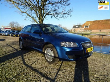 Audi A3 Sportback - 1.6 FSI Attraction Met Clima + Cruise Nu € 4.250, - 1