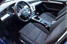 Volkswagen Passat Variant - 1.6 TDI Business Edition Panoramadak/Navi/Trekhaak