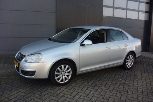 Volkswagen Jetta - 1.9 TDI Comfortline BlueMotion - 1