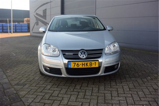 Volkswagen Jetta - 1.9 TDI Comfortline BlueMotion - 1