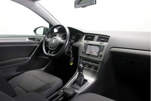 Volkswagen Golf - 1.0 TSI 116pk Comfortline 6-bak Navigatie DAB+ Parkeersensoren Climate Control - 1