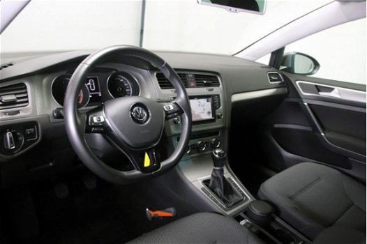Volkswagen Golf - 1.0 TSI 116pk Comfortline 6-bak Navigatie DAB+ Parkeersensoren Climate Control - 1
