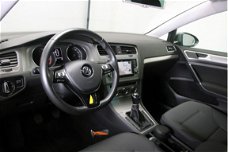 Volkswagen Golf - 1.0 TSI 116pk Comfortline 6-bak Navigatie DAB+ Parkeersensoren Climate Control