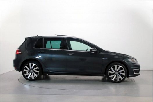 Volkswagen Golf - 1.4 TSI 204pk GTE DSG Panoramadak Camera Stoelverw. ParkPilot App-Connect - 1