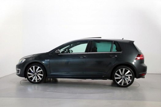 Volkswagen Golf - 1.4 TSI 204pk GTE DSG Panoramadak Camera Stoelverw. ParkPilot App-Connect - 1