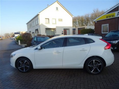 Volvo V40 - 2.0 D4 190pk Summum Bns Navi, 17''Lmv, Pdc - 1