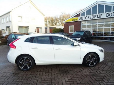 Volvo V40 - 2.0 D4 190pk Summum Bns Navi, 17''Lmv, Pdc - 1