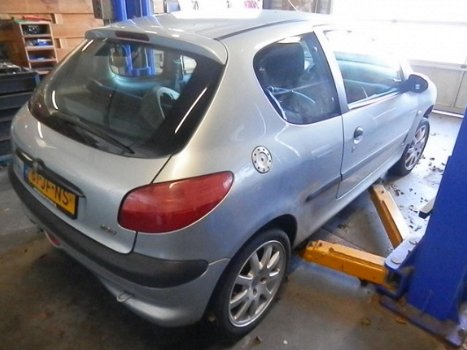 Peugeot 206 - 1.1 XR airco haleen plaat rij baar schade - 1