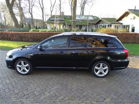 Toyota Avensis Wagon - 2.2 D-4D Luna - 1