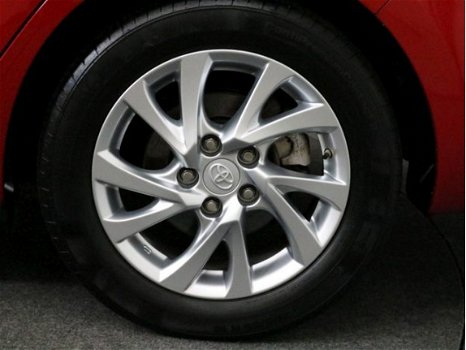 Toyota Auris Touring Sports - 1.8 Hybrid Executive - Navi - Parkeersensoren - 1