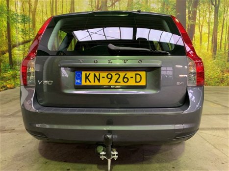 Volvo V50 - 2.4i 170 PK Aut. Momentum Airco Schuifdak Stoelverw. Bluetooth - 1