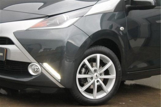 Toyota Aygo - 1.0 VVT-i X-Play Navi Lichtmetaal | 5drs - 1