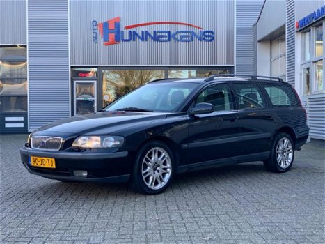 Volvo V70 - 2.4 D5 Automaat - Cruise control - Climate control - Trekhaak - 1