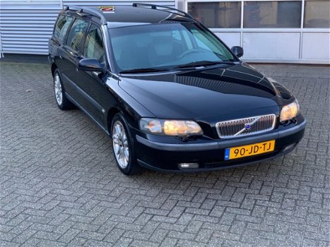 Volvo V70 - 2.4 D5 Automaat - Cruise control - Climate control - Trekhaak - 1