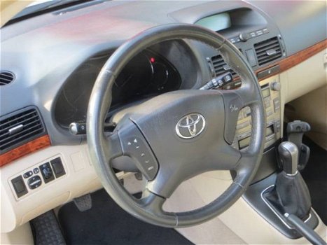 Toyota Avensis - 1.8 16v VVT-i Linea Sol - 1