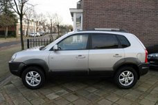 Hyundai Tucson - 2.0i 4WD Style Clima Cruise Trekhaak 141 pk NAP aanwezig