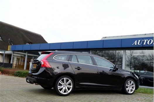 Volvo V60 - 2.0T 203PK MOMENTUM - ADAP.CRUISE - BLIS - LEDER |AUG-12| *all in prijs - 1