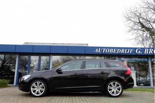 Volvo V60 - 2.0T 203PK MOMENTUM - ADAP.CRUISE - BLIS - LEDER |AUG-12| *all in prijs - 1